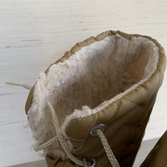 Women's Sz 8 Neutral Beige Tan Quilted Faux Fur Lining Duck Boots - Rubber Soles - Picture 13 of 16